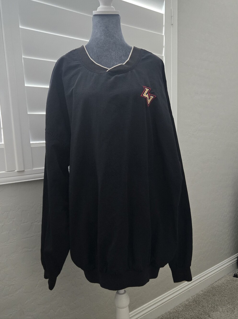 Antiqua Men's Vintage Pullover V-Neck Windbreaker with LV Outlaws Logo